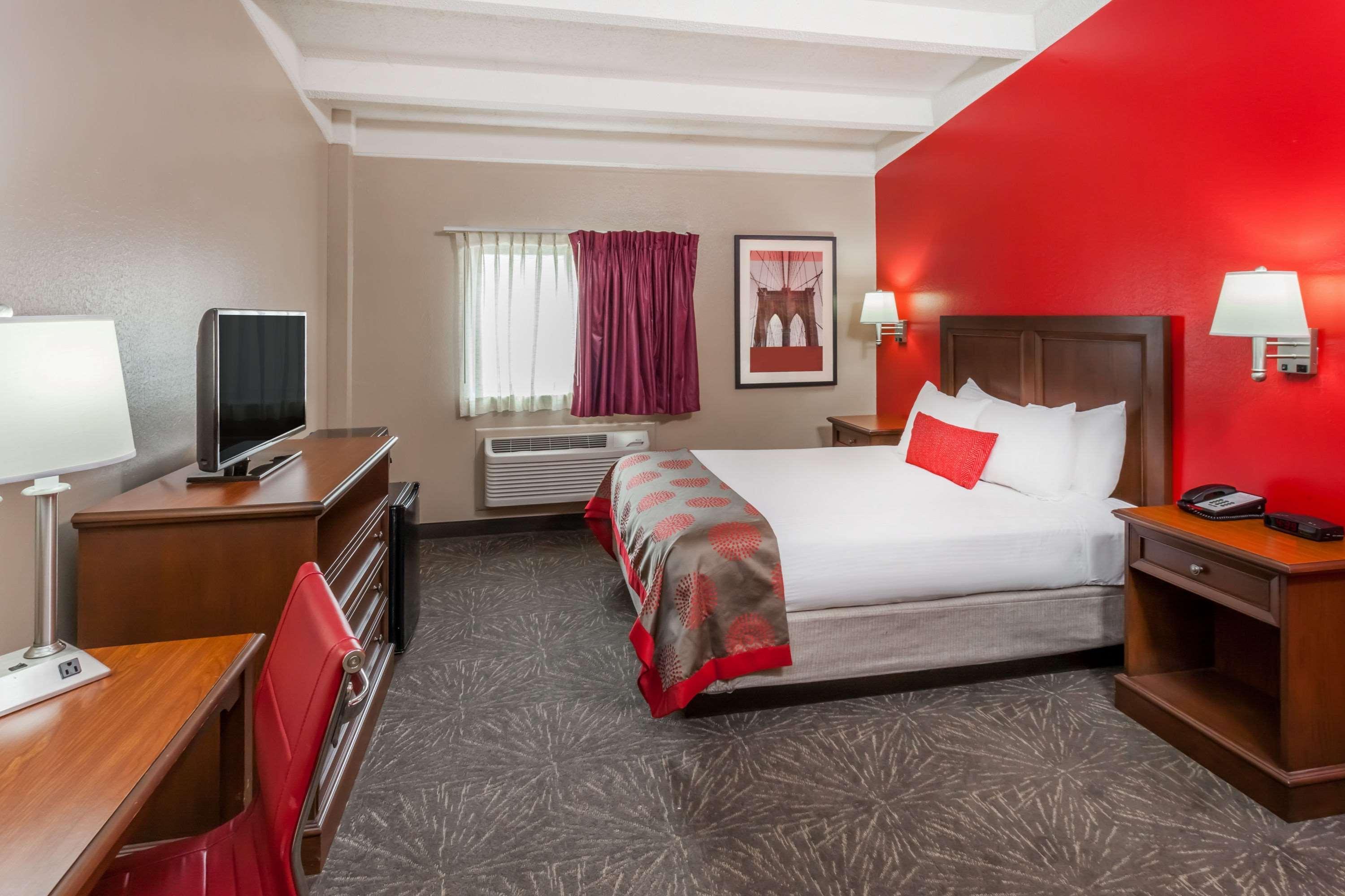 Ramada By Wyndham Hammond Hotel & Conference Center Exterior photo