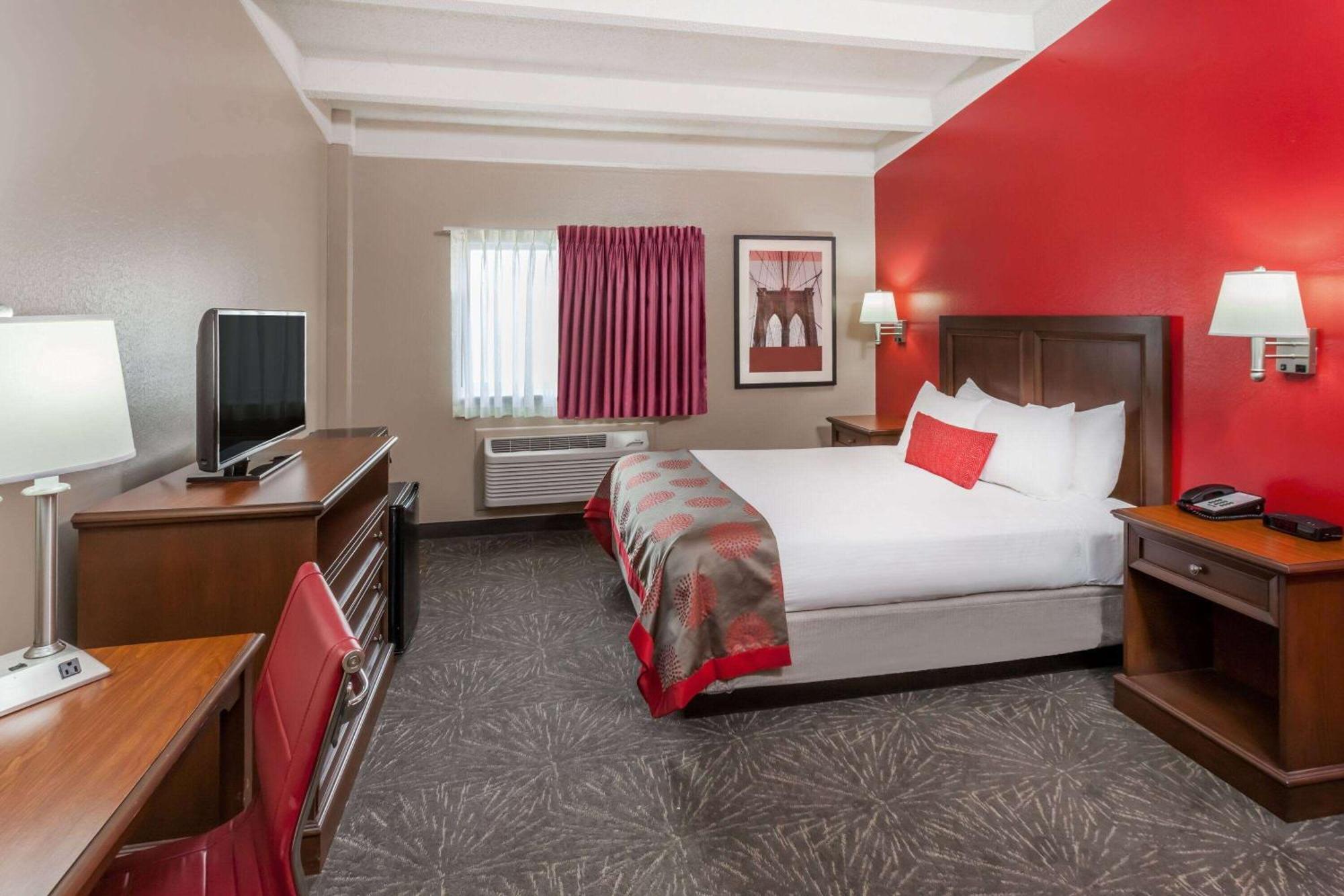 Ramada By Wyndham Hammond Hotel & Conference Center Exterior photo