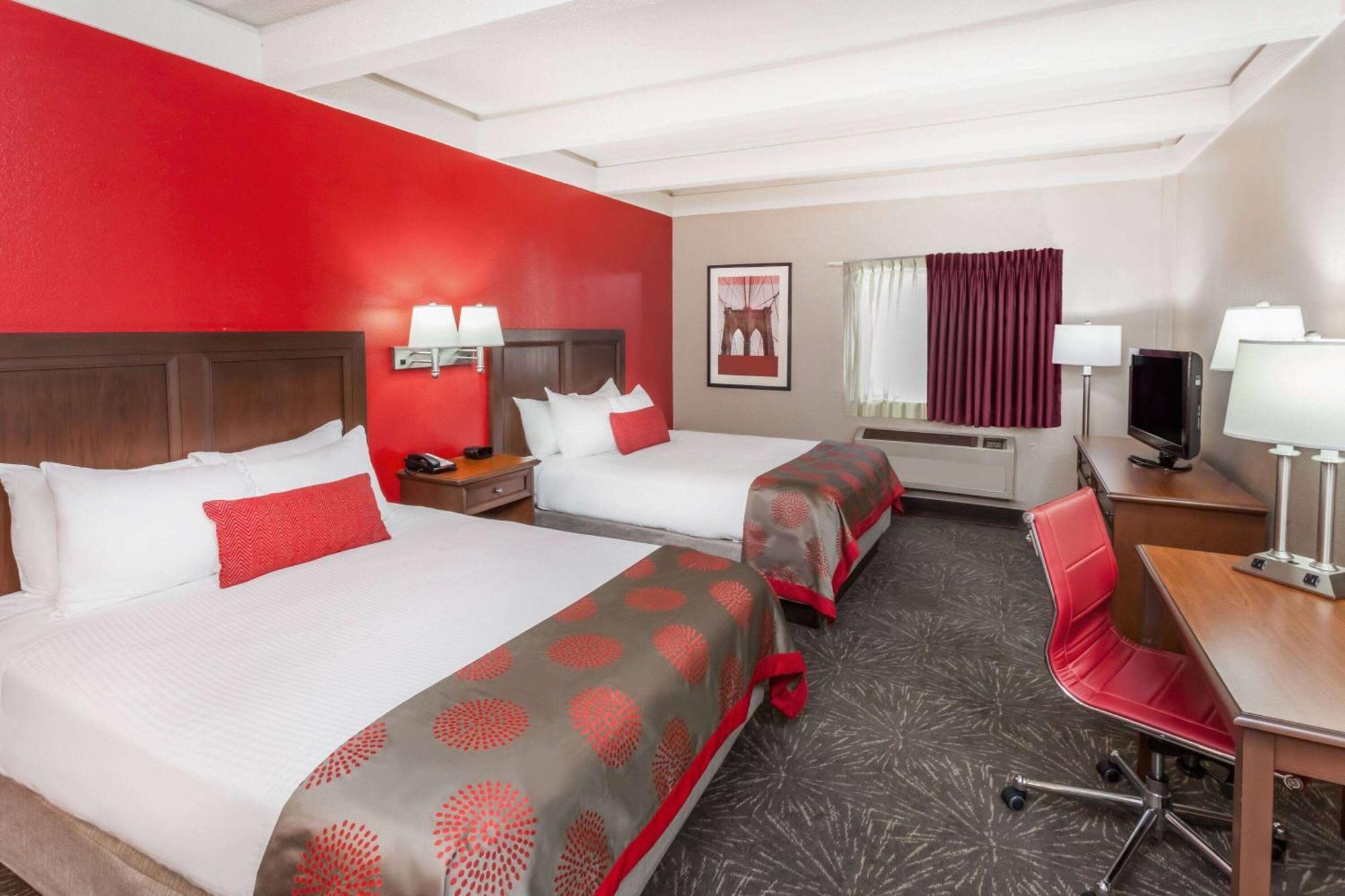 Ramada By Wyndham Hammond Hotel & Conference Center Exterior photo