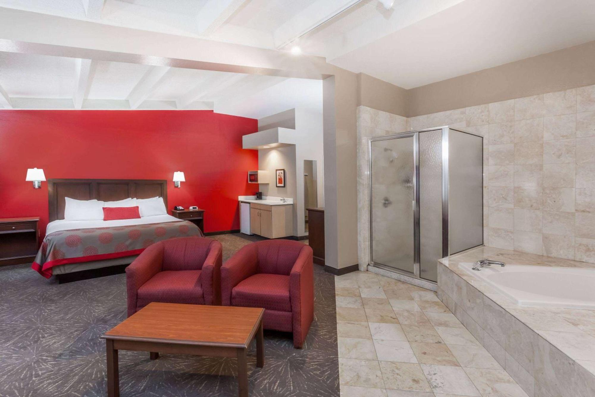 Ramada By Wyndham Hammond Hotel & Conference Center Exterior photo