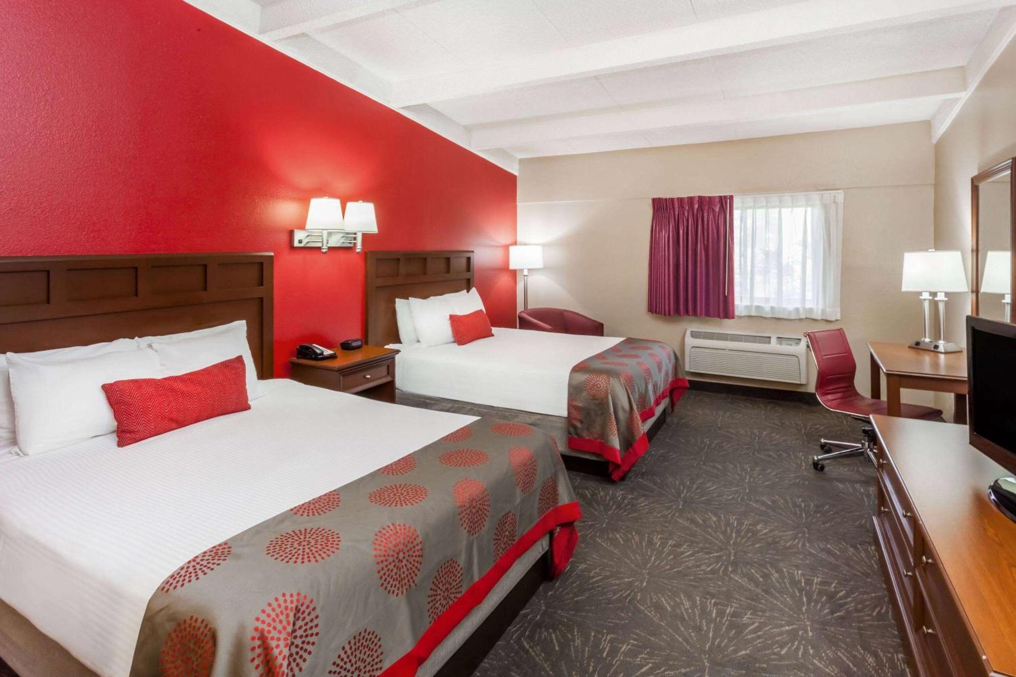 Ramada By Wyndham Hammond Hotel & Conference Center Exterior photo